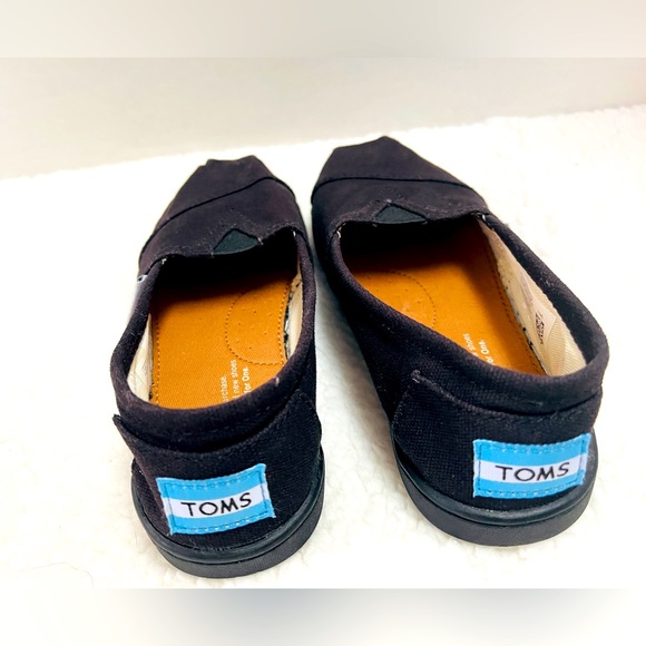 Toms Youth Classics Black Canvas Slip on Shoes Size Youth 1 New - Picture 2 of 5